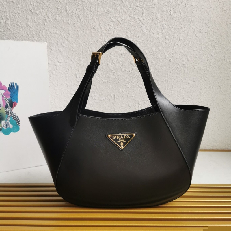 Pra*a shopping bags